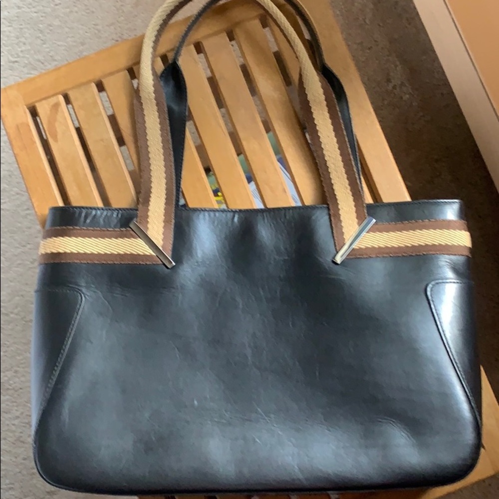 GUCCI BLACK HANDBAG 9”x14”.